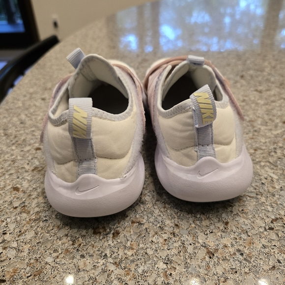 Nike Flex Advance FlyEase Sneaker - Picture 5 of 11